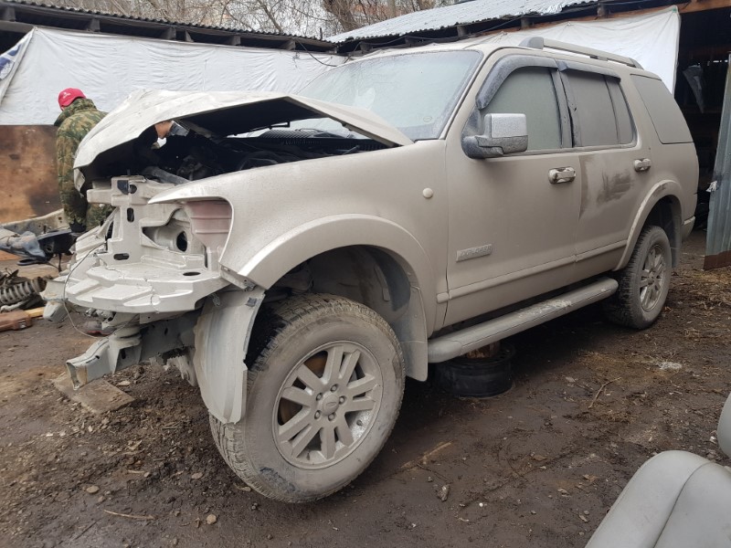 В разборе Ford Explorer 2007г. 4.0L 