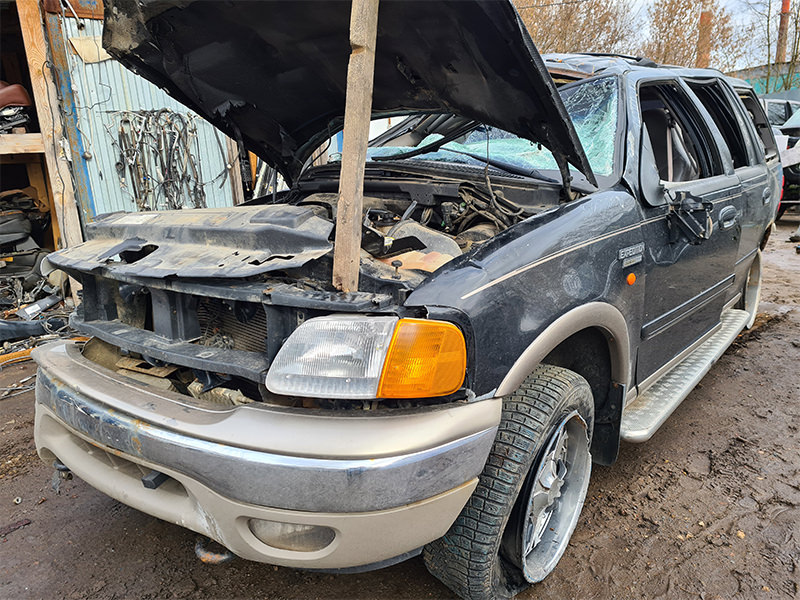 В разборе Ford Expedition 1998г. 5.4L