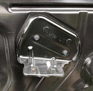 Кронштейн дверной карты водительской Cadillac Escalade 2015-2019 23455223 ; 22868352