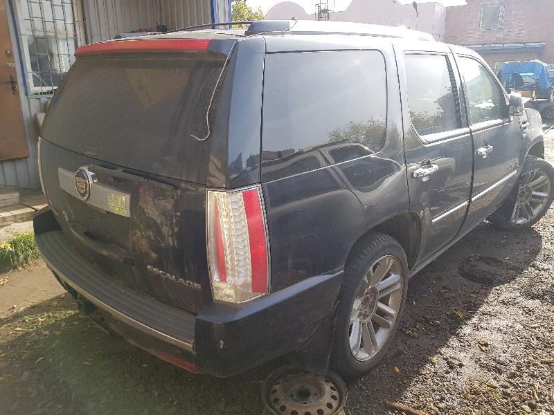 В разборе Cadillac Escalade 2011г. 6.2L