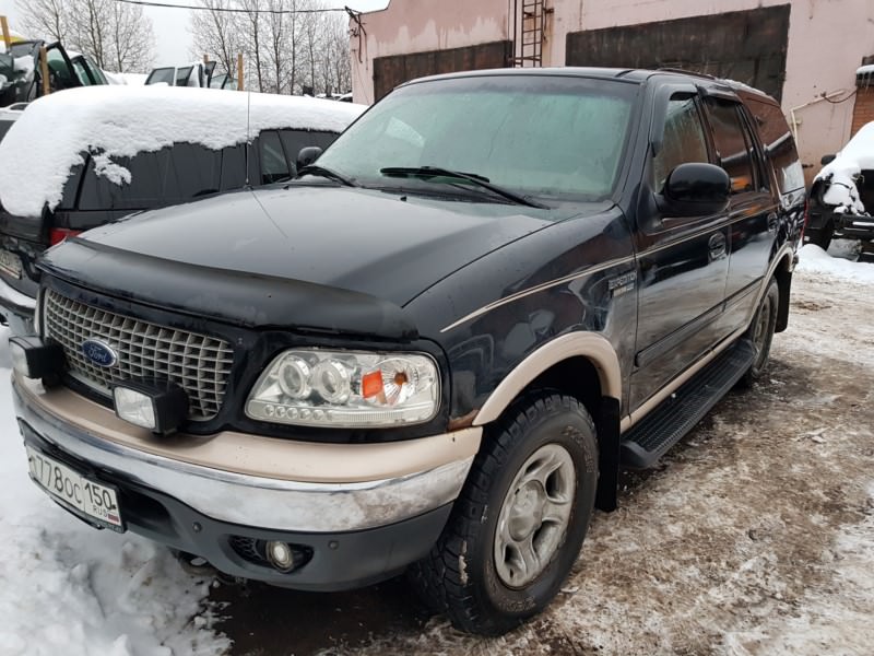 В разборе Ford Expedition 2000г. 5.3L