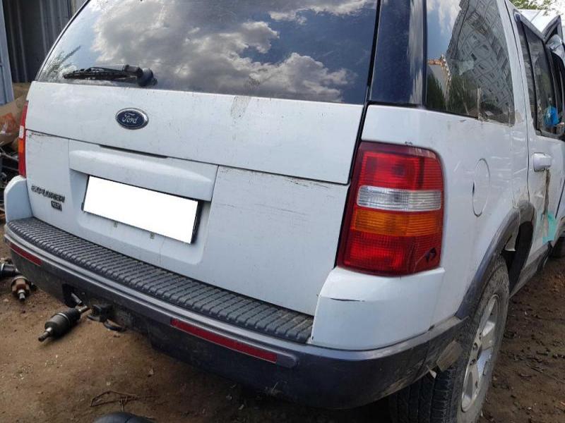 В разборе Ford Explorer 3-го поколения 2005г