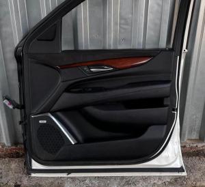 Обшивка пассажирской  двери Cadillac Escalade 2015-2016 84031305 ; 23493540 ; 23393047 ; 22928438 ; 23257758 ; 23393047