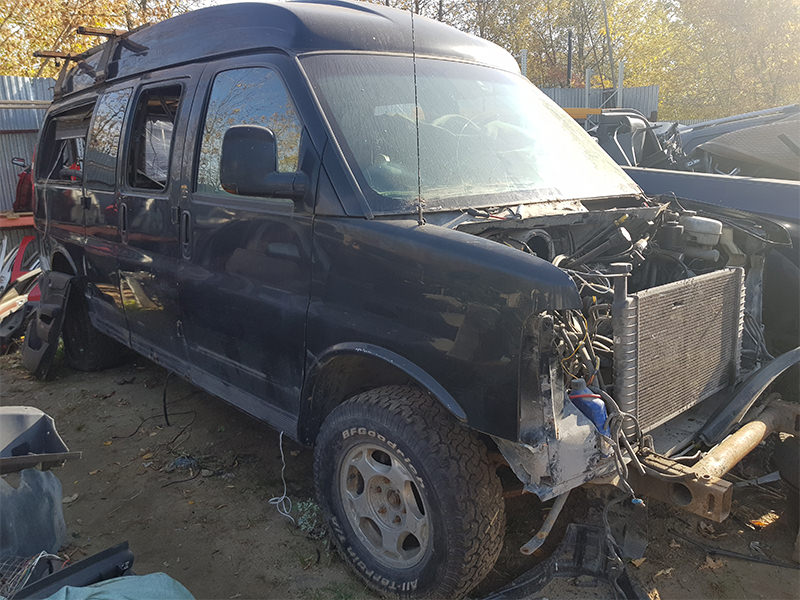 В разборе Chevrolet Express 2006г. 6.0L